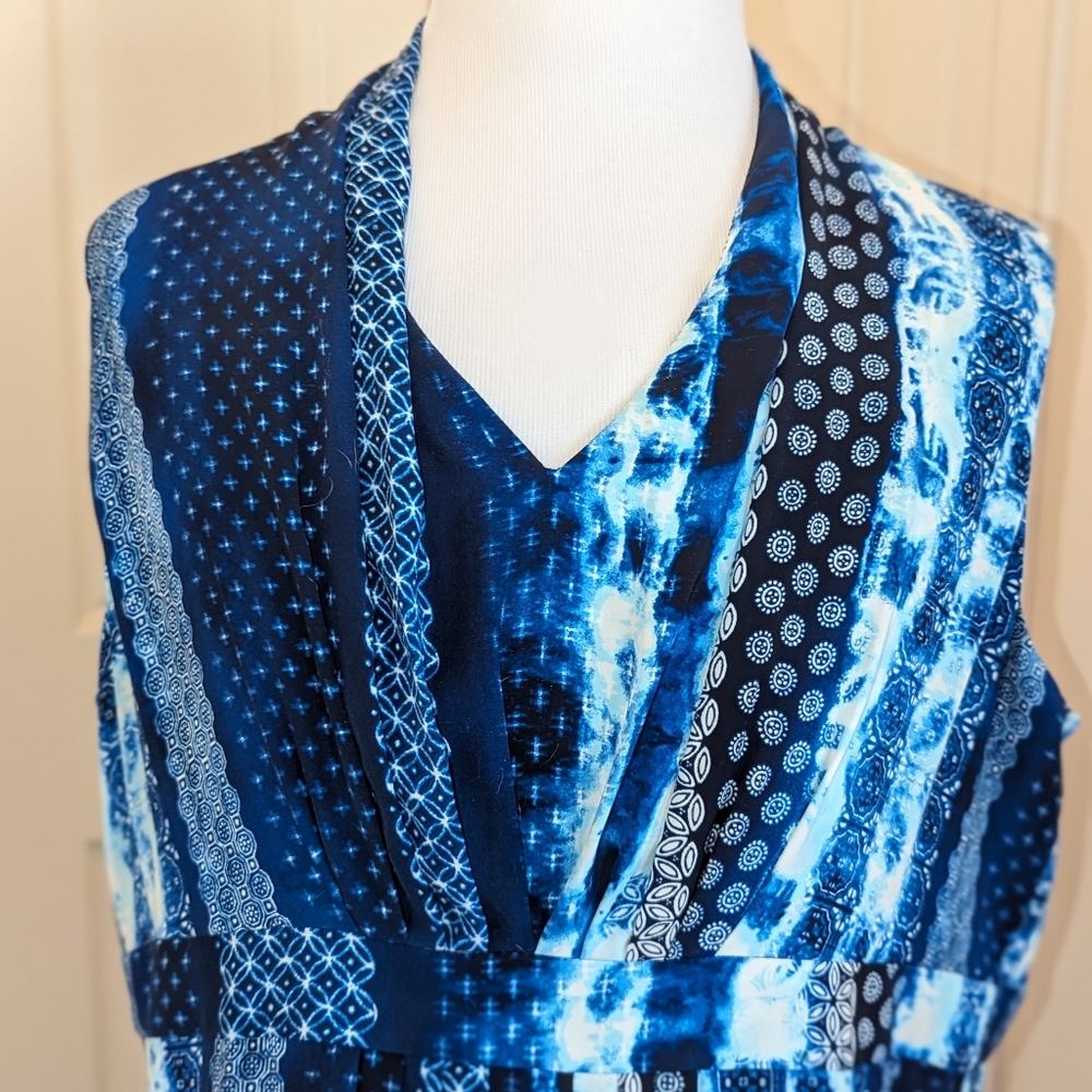 COPY - Plus Size 2XL Nice blue and white design dress.